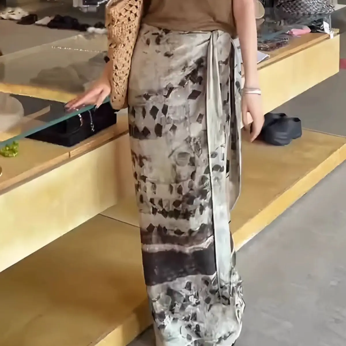 Y2K Retro Tie Waist Midi Skirt High Waist A-Line Skirt Women Fashion Summer Skirt Elegant Boho 2025 Viral TikTok Outfit
Y2K Retro Tie Waist Midi Skirt High Waist A-Line Skirt Women Fashion Summer Skirt Elegant Boho 2025 Viral TikTok Outfit