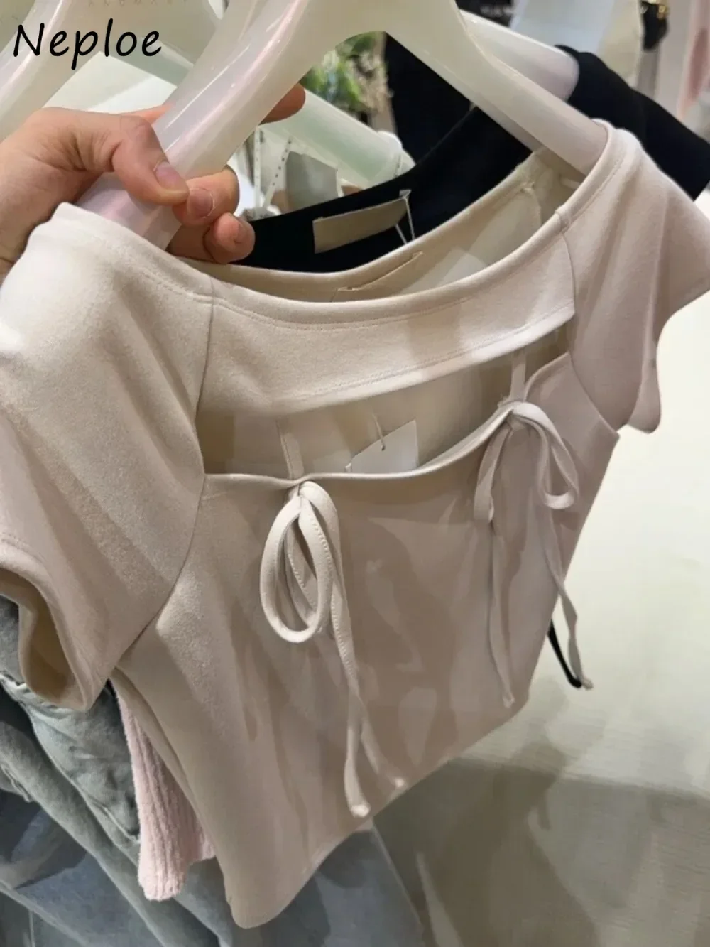 Neploe Personalized Pure Desire Short Solid T-shirt Spice Girls Hollow Out Lace Up Bow Women Clothing Japan Sexy Moda Crop Top
Neploe Personalized Pure Desire Short Solid T-shirt Spice Girls Hollow Out Lace Up Bow Women Clothing Japan Sexy Moda Crop Top