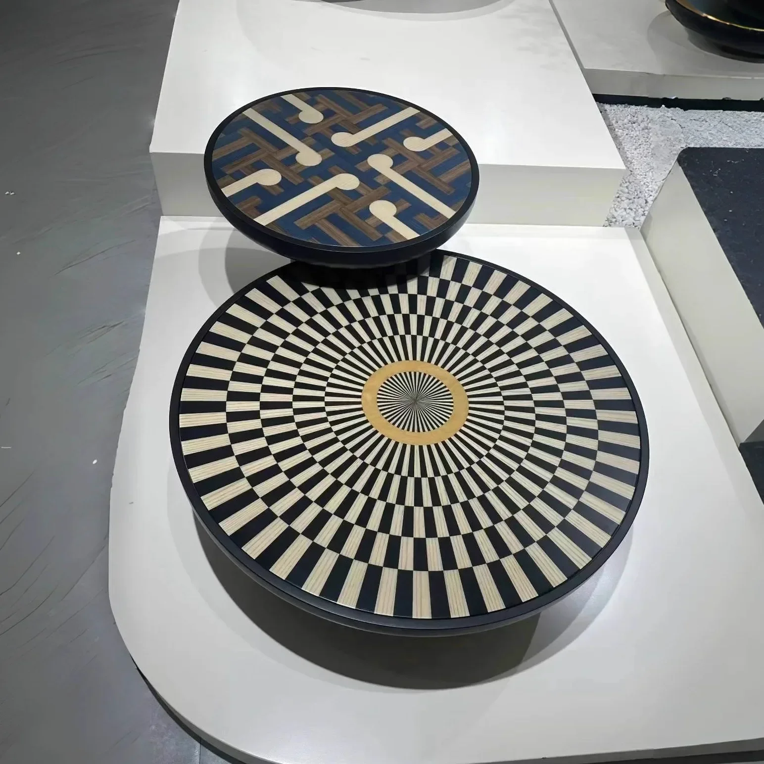 HHHHItalian Minimalist Solid Wood Coffee Table Living Room Creative Round Coffee Table Painted Graffiti Pattern
HHHHItalian Minimalist Solid Wood Coffee Table Living Room Creative Round Coffee Table Painted Graffiti Pattern