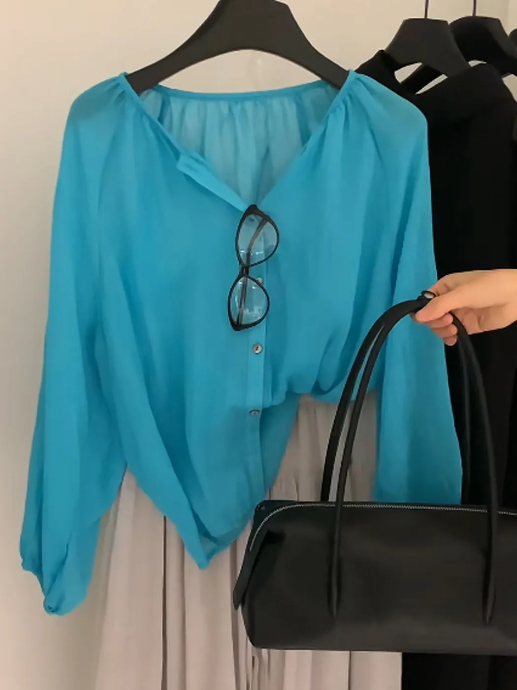 Loose Blue Long Sleeve Open Cardigan Women's Summer New Thin Sun Protection Shirt Wide Matching Slimming Top Korean Style
Loose Blue Long Sleeve Open Cardigan Women's Summer New Thin Sun Protection Shirt Wide Matching Slimming Top Korean Style