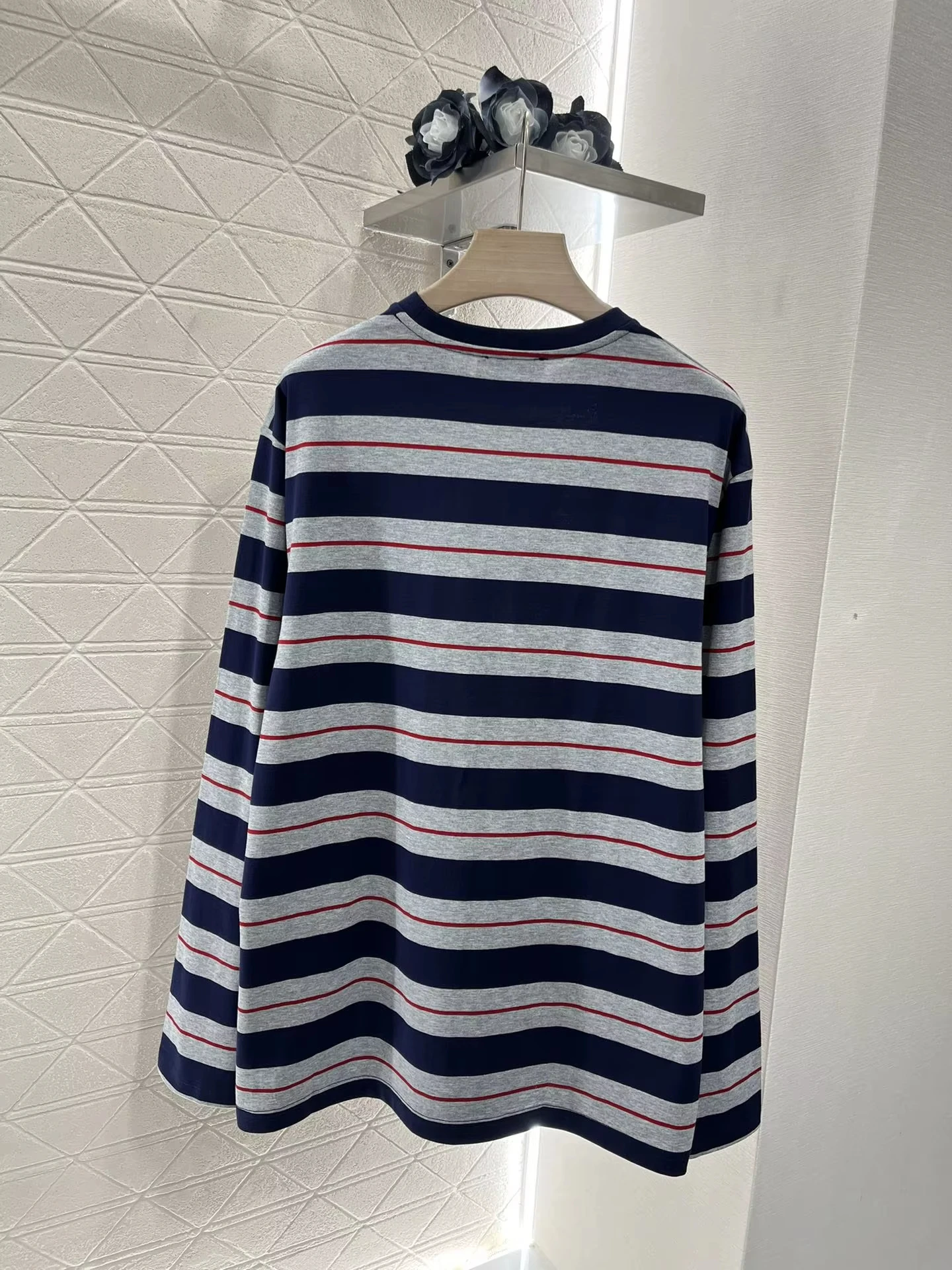 Designer Brand 2025 Early Spring New Women's 100% Cotton Striped Loose Long Sleeve Top
Designer Brand 2025 Early Spring New Women's 100% Cotton Striped Loose Long Sleeve Top