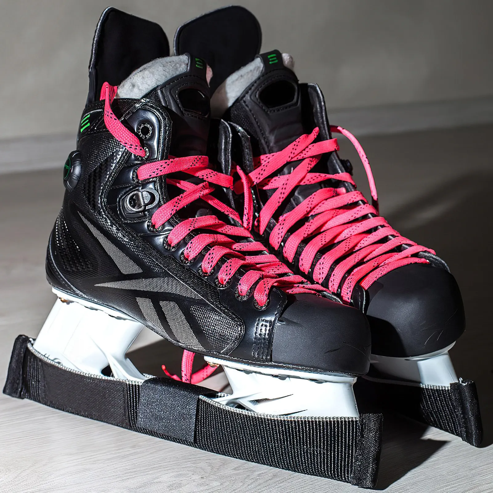 1Pair Flat Waxed Polyester Roller Skates Laces Ice Skates Shoelaces Skating Shoe Accessories Tight Grip Durability Colorful Pink
1Pair Flat Waxed Polyester Roller Skates Laces Ice Skates Shoelaces Skating Shoe Accessories Tight Grip Durability Colorful Pink
