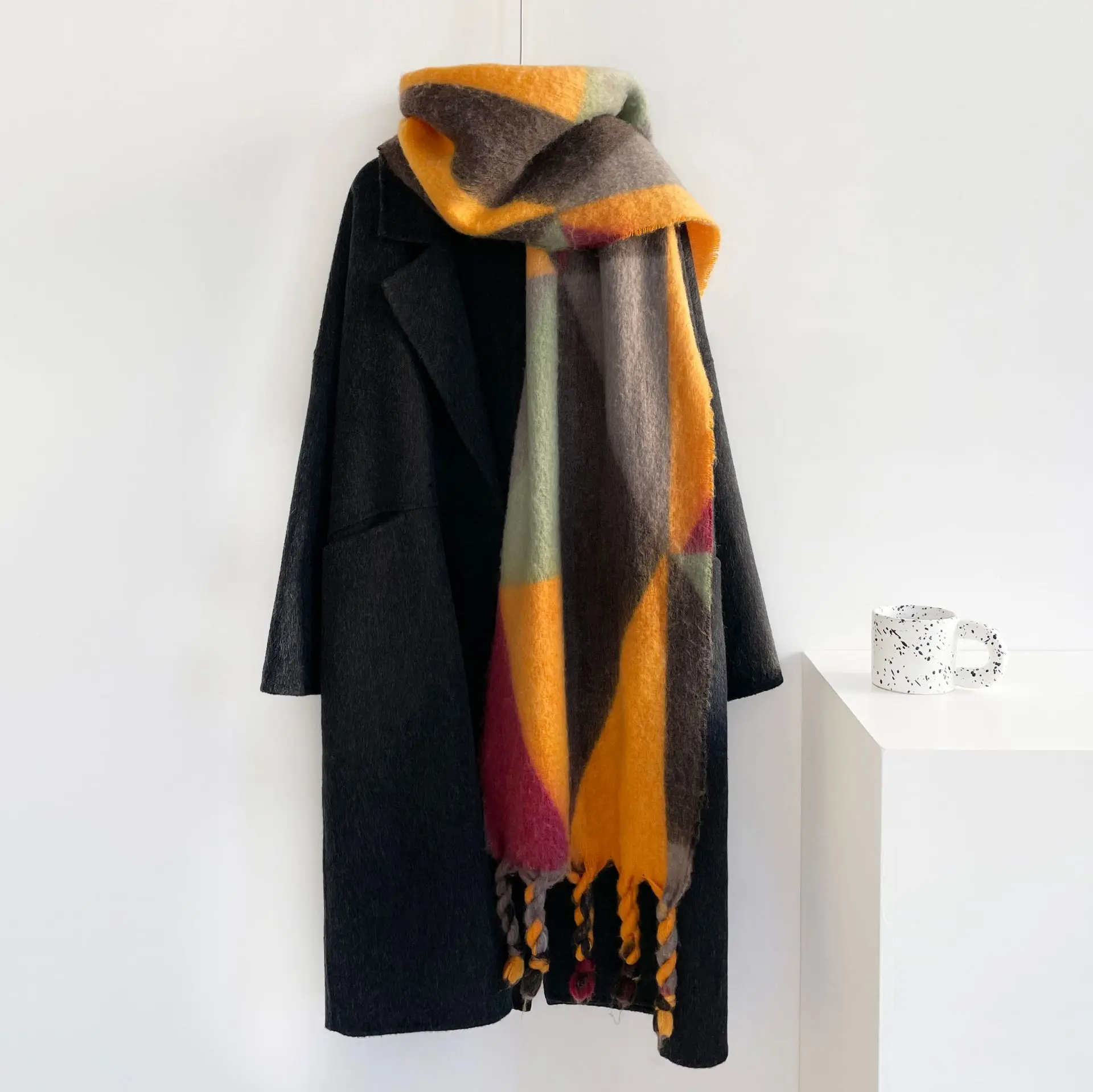 Красочный шарф из мохера для женщин, осенне-зимний утолщенный плюшевый шарф, большой шарф, шаль, накидки
Красочный шарф из мохера для женщин, осенне-зимний утолщенный плюшевый шарф, большой шарф, шаль, накидки