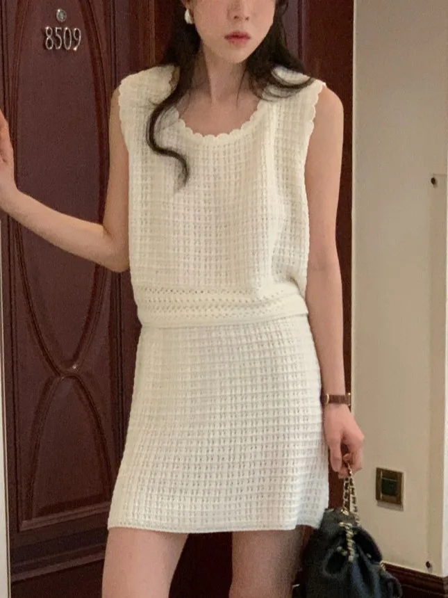 Retro Lace Trim round Ne Knitted Vest Women's Summer New Korean Sle Straight Tube Skirt f Skirt Faionable Casual Top
Retro Lace Trim round Ne Knitted Vest Women's Summer New Korean Sle Straight Tube Skirt f Skirt Faionable Casual Top