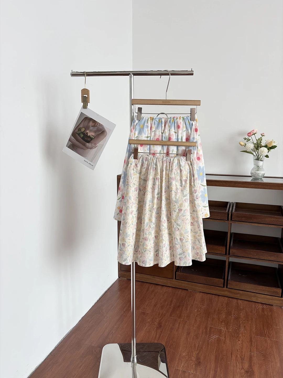 Summer 2026 Floral Print High Waist A-Line Midi Skirt Women's Holiday Style Slimming Hip Covering Elastic Waist Versatile Skirt
Summer 2026 Floral Print High Waist A-Line Midi Skirt Women's Holiday Style Slimming Hip Covering Elastic Waist Versatile Skirt