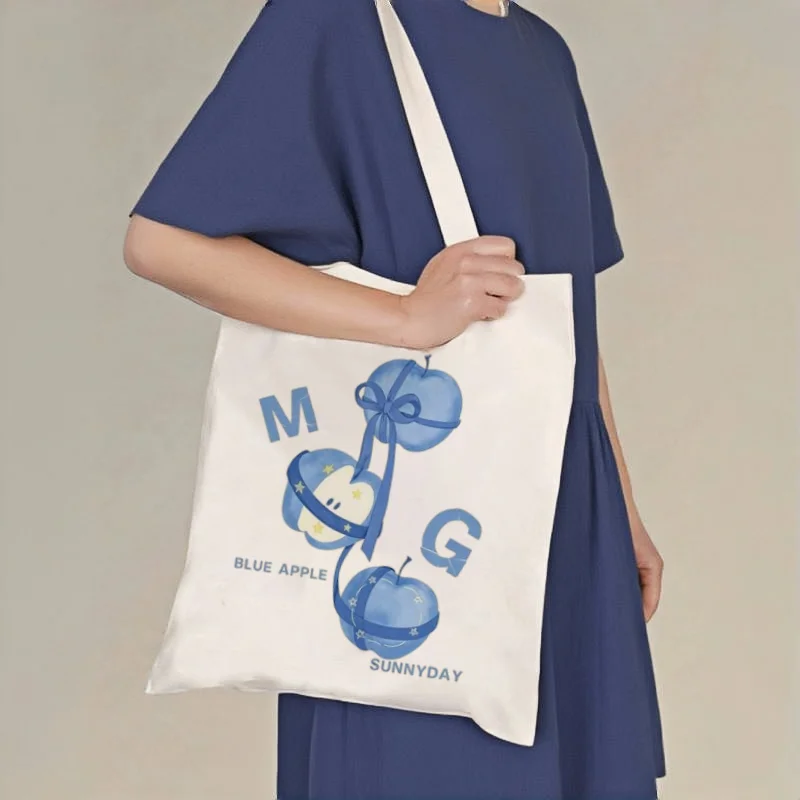 1pc Blue Apple "Sunnyday" Print Canvas Tote Bag, Casual Shoulder Shopper, Reusable Daily Carry Bag
1pc Blue Apple "Sunnyday" Print Canvas Tote Bag, Casual Shoulder Shopper, Reusable Daily Carry Bag
