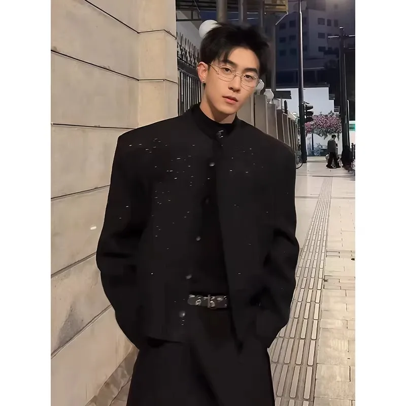 High-End Short Blazer With Shoulder Pads Men, Autumn Winter, Made Of Silver-Coated Wool, Stylish Stand-Up Collar Jacket,
High-End Short Blazer With Shoulder Pads Men, Autumn Winter, Made Of Silver-Coated Wool, Stylish Stand-Up Collar Jacket,