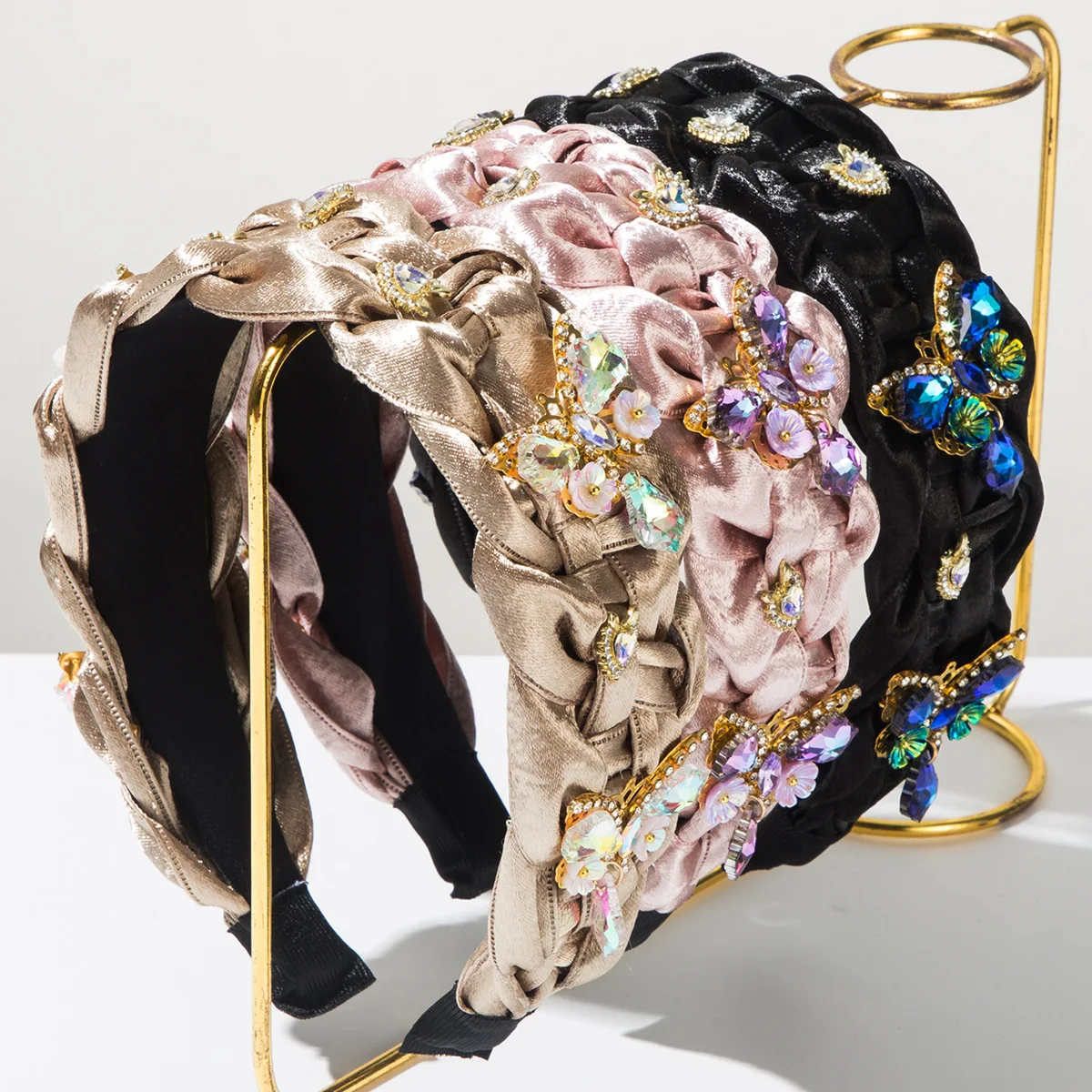 Retro hand-woven twist knot headband inlaid with colored diamonds three-dimensional butterfly accessories fashion celebrity vers
Retro hand-woven twist knot headband inlaid with colored diamonds three-dimensional butterfly accessories fashion celebrity vers