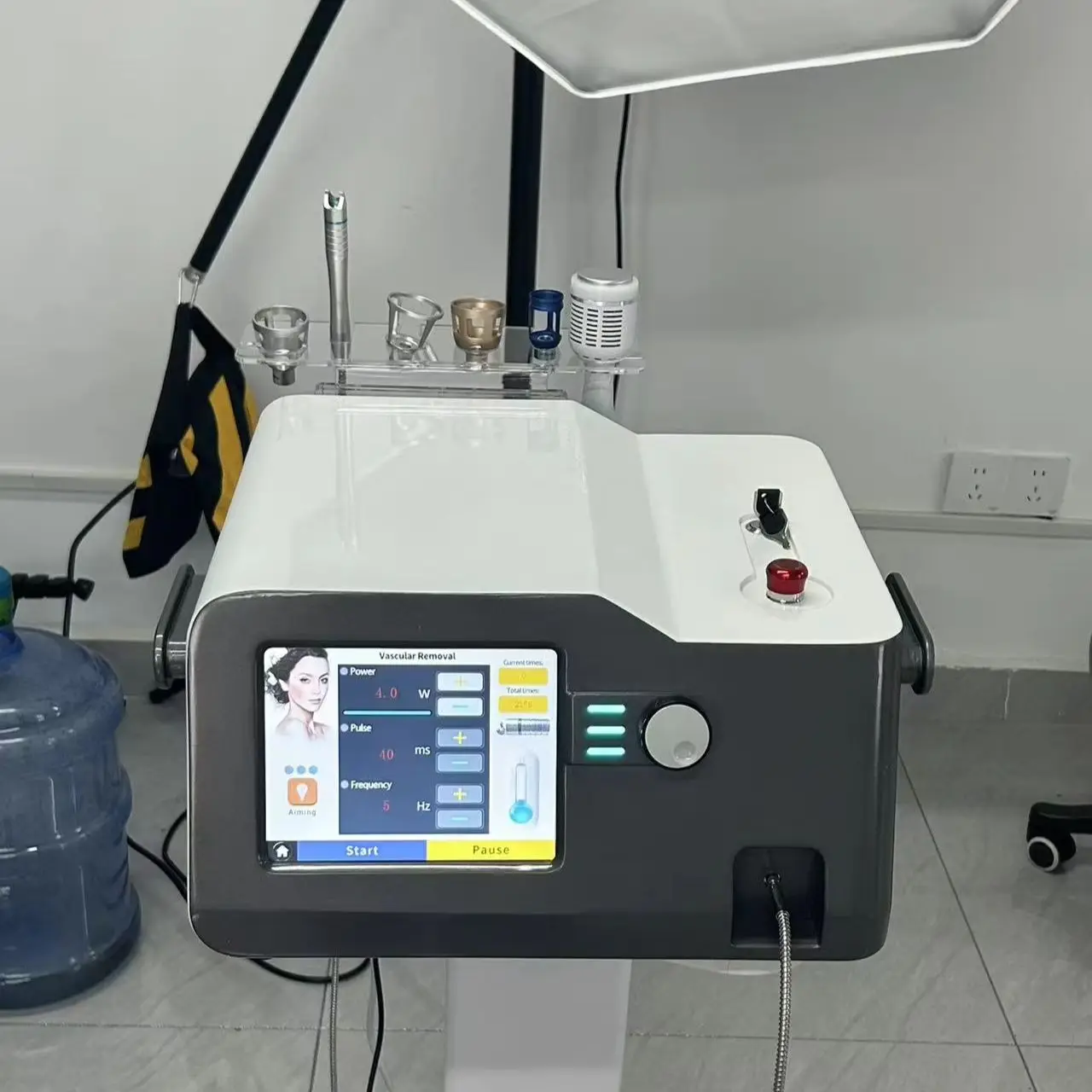 Portable 30W 5 in 1 980 nm Diode Laser Machine for Skin Fungal Infection Image Vascular Vein Removal Nail Fungus Removal Device
Portable 30W 5 in 1 980 nm Diode Laser Machine for Skin Fungal Infection Image Vascular Vein Removal Nail Fungus Removal Device