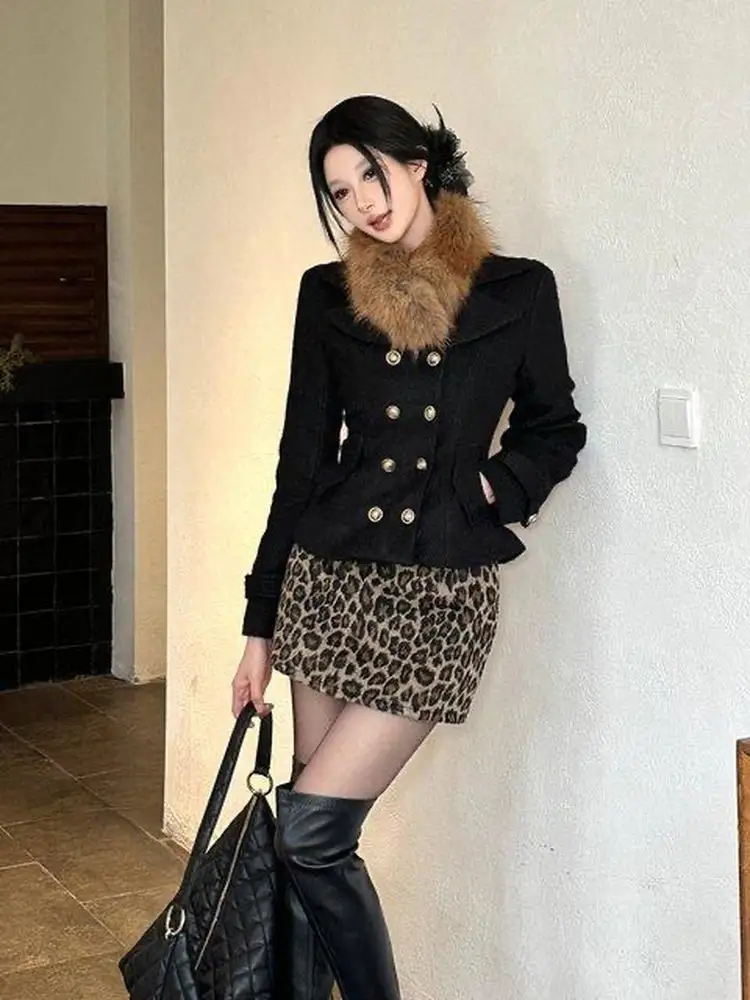 Elegant Winter Outfit Women's Quilted Coat And Short Skirt Set with Fur Collar Leopard Print High Waist Flattering Fit
Elegant Winter Outfit Women's Quilted Coat And Short Skirt Set with Fur Collar Leopard Print High Waist Flattering Fit