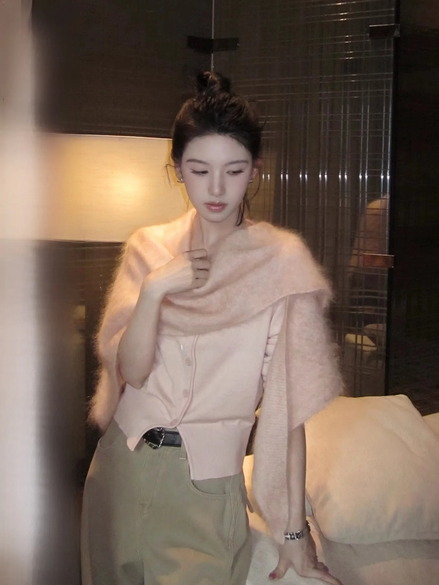 Pink Knitted V-neck Sweater Women's Inner Wear Soft Polyester Fiber Long Sleeve Regular Fit Gentle Style Autumn Winter Top
Pink Knitted V-neck Sweater Women's Inner Wear Soft Polyester Fiber Long Sleeve Regular Fit Gentle Style Autumn Winter Top