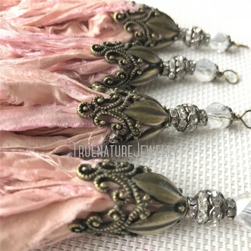 PM28183 Bronze Plated Silk Sari Tassel Pendant Pink Tassel Pendant Boho Bohemian Charms Jewelry
PM28183 Bronze Plated Silk Sari Tassel Pendant Pink Tassel Pendant Boho Bohemian Charms Jewelry