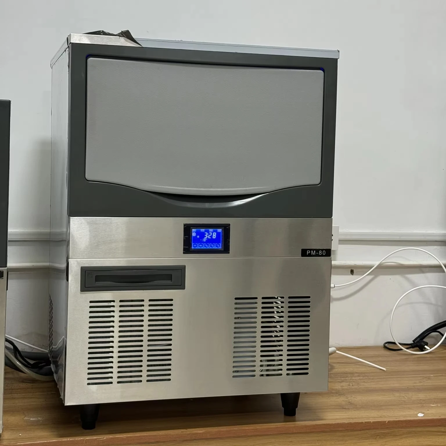 BLG Industrial Gourmet Ice Cylinder Ice Machine Stainless Steel Hot Sale Home Hotel 25kg 50kg 100kg Storage Capacity China Best
BLG Industrial Gourmet Ice Cylinder Ice Machine Stainless Steel Hot Sale Home Hotel 25kg 50kg 100kg Storage Capacity China Best