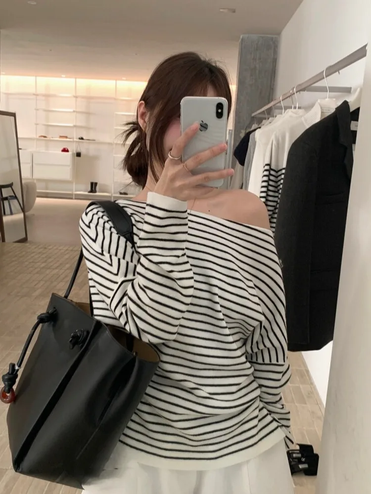 Faionable Knitted Sweater Women's Sle Two-Way Wear oulder Bared Stripe Pattern Vintage Waist-Cinching Top for Teens
Faionable Knitted Sweater Women's Sle Two-Way Wear oulder Bared Stripe Pattern Vintage Waist-Cinching Top for Teens