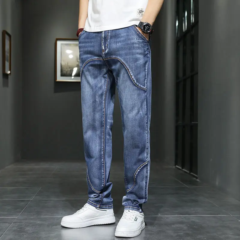 Мужские светло-голубые джинсы, тонкие, эластичные, свободного покроя, маленькая прямая трубка, большие размеры, новый стиль, сочетающиеся вместе, модные брендовые брюки
Мужские светло-голубые джинсы, тонкие, эластичные, свободного покроя, маленькая прямая трубка, большие размеры, новый стиль, сочетающиеся вместе, модные брендовые брюки