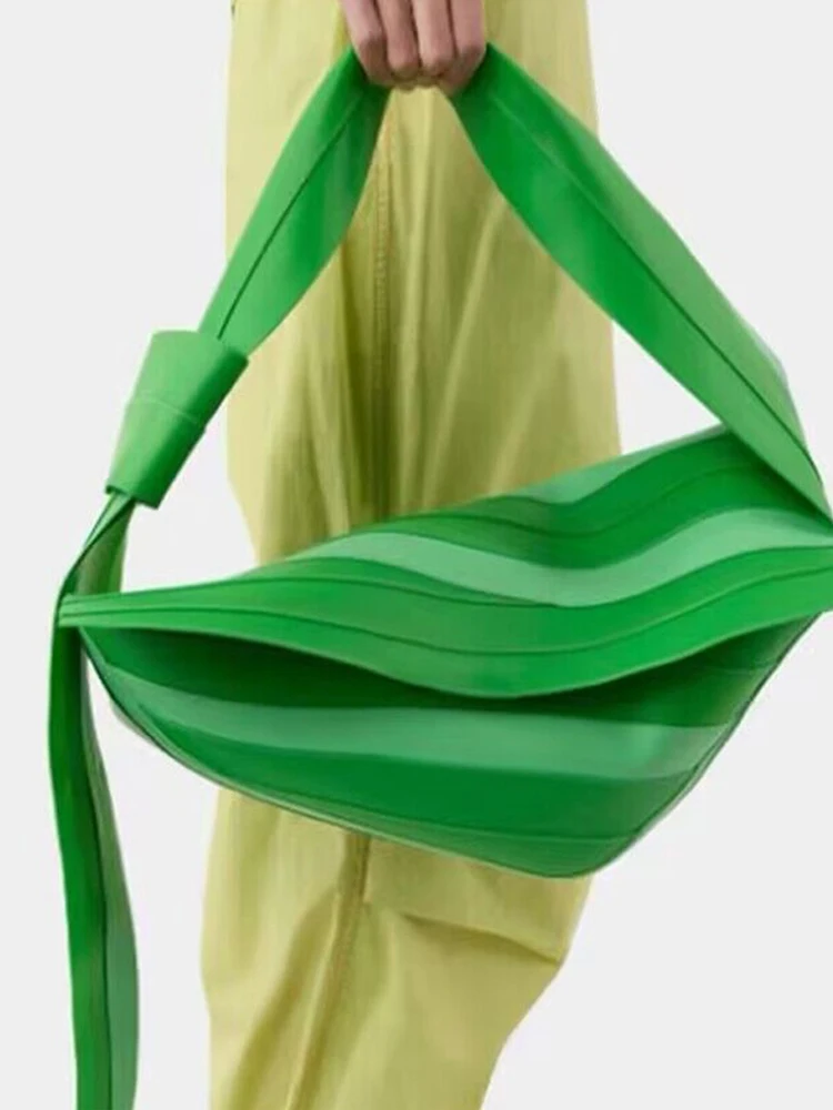 Contrast Color Underarm Bag Large Capaci Irregular Stripes Handbag Single oulder Bag Faionable New 2023 Soft PU Material
Contrast Color Underarm Bag Large Capaci Irregular Stripes Handbag Single oulder Bag Faionable New 2023 Soft PU Material