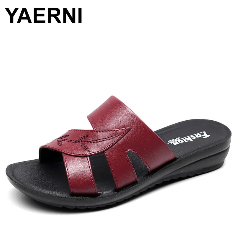 2025 Women Slippers Platform Wedges Sandals Summer Female Mules Clogs Beach Shoes Thick Bottom Non-Slip Solid
2025 Women Slippers Platform Wedges Sandals Summer Female Mules Clogs Beach Shoes Thick Bottom Non-Slip Solid