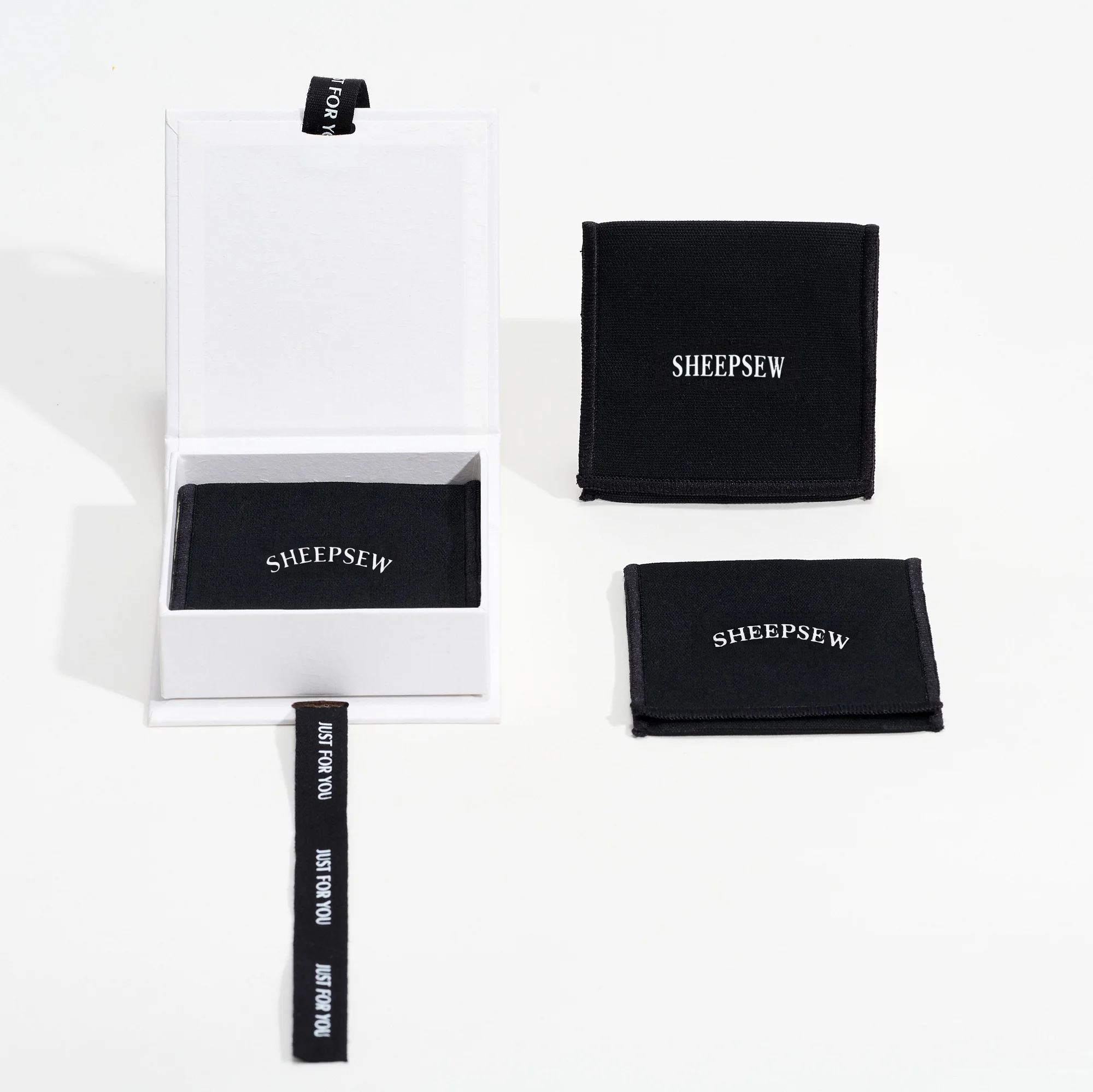 Custom Logo Recycled Gift Packaging Canvas Cotton Drawstring Jewelry Bags Pouch
Custom Logo Recycled Gift Packaging Canvas Cotton Drawstring Jewelry Bags Pouch