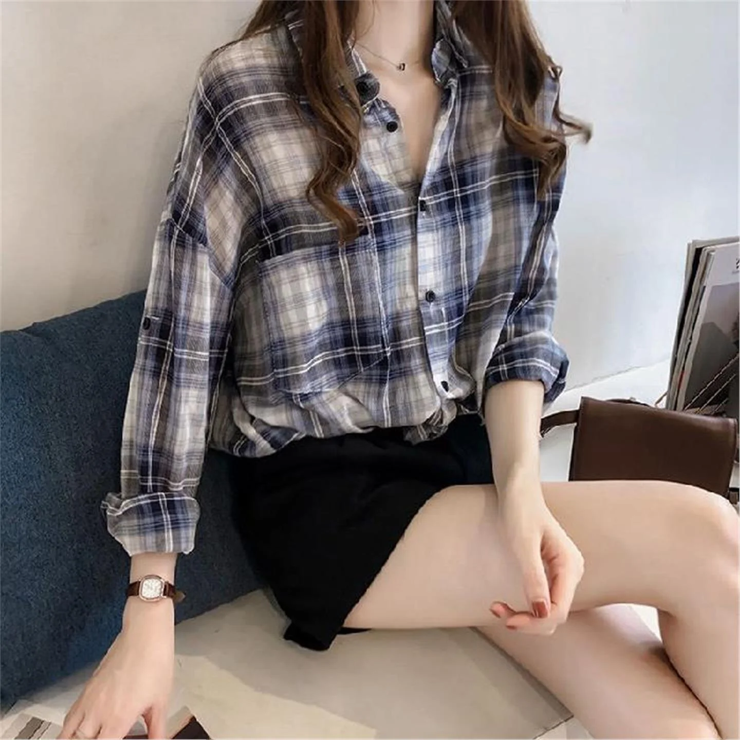 Свободная женская рубашка в клетку с длинным рукавом, винтажный гонконгский стиль, весна-осень, без бренда, универсальная, с V-образным вырезом, на пуговицах
Свободная женская рубашка в клетку с длинным рукавом, винтажный гонконгский стиль, весна-осень, без бренда, универсальная, с V-образным вырезом, на пуговицах