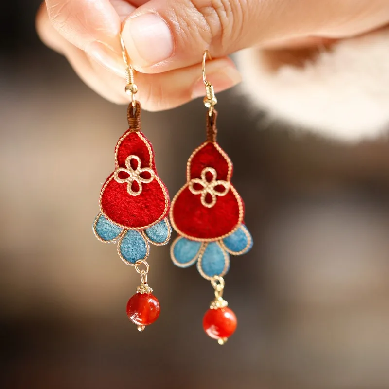 Handmade Red Chinese Beautiful Gourd Shaped Earrings for Women Niche Design Elegant Versatile Cute Vintage Cheongsam Accessory
Handmade Red Chinese Beautiful Gourd Shaped Earrings for Women Niche Design Elegant Versatile Cute Vintage Cheongsam Accessory