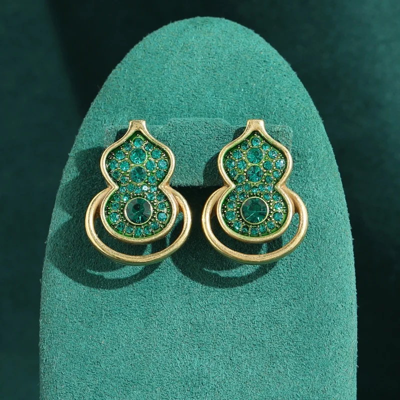 Vintage Green Rhinestone Gourd Stud Earrings For Woman Gold Color Wedding Accessories Gift Summer Jewelry 2026 New
Vintage Green Rhinestone Gourd Stud Earrings For Woman Gold Color Wedding Accessories Gift Summer Jewelry 2026 New