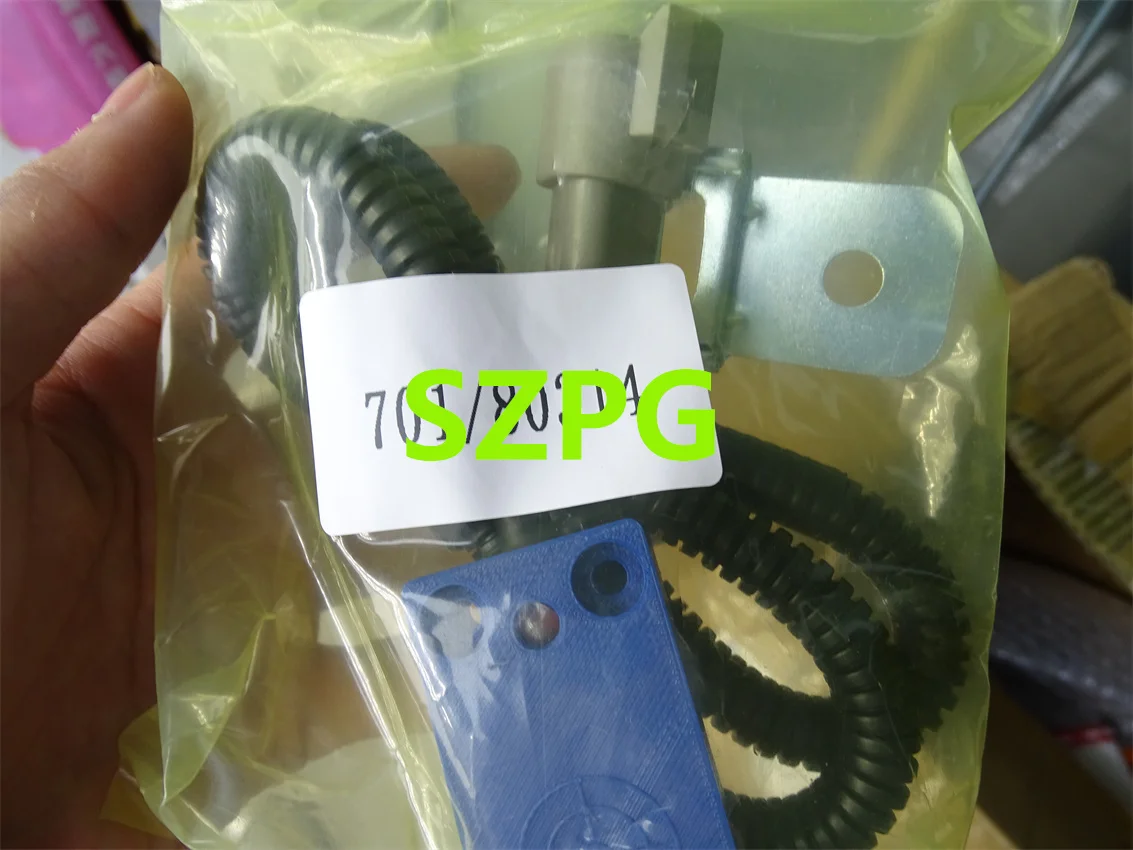 High Quality Switch Proximity Sensor 701/80314 70180314 701-80314 For JCB Engine Parts Excavator
High Quality Switch Proximity Sensor 701/80314 70180314 701-80314 For JCB Engine Parts Excavator