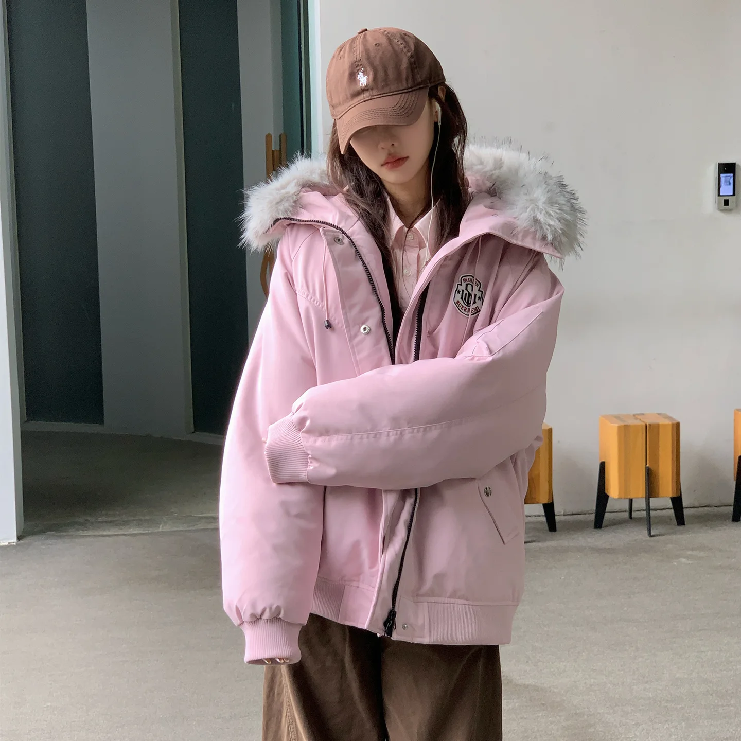 Стильная зимняя женская куртка-парка, однотонное однобортное роскошное стеганое пальто с меховым воротником для женщин, толстое женское пальто в Instagram-стиле
Стильная зимняя женская куртка-парка, однотонное однобортное роскошное стеганое пальто с меховым воротником для женщин, толстое женское пальто в Instagram-стиле