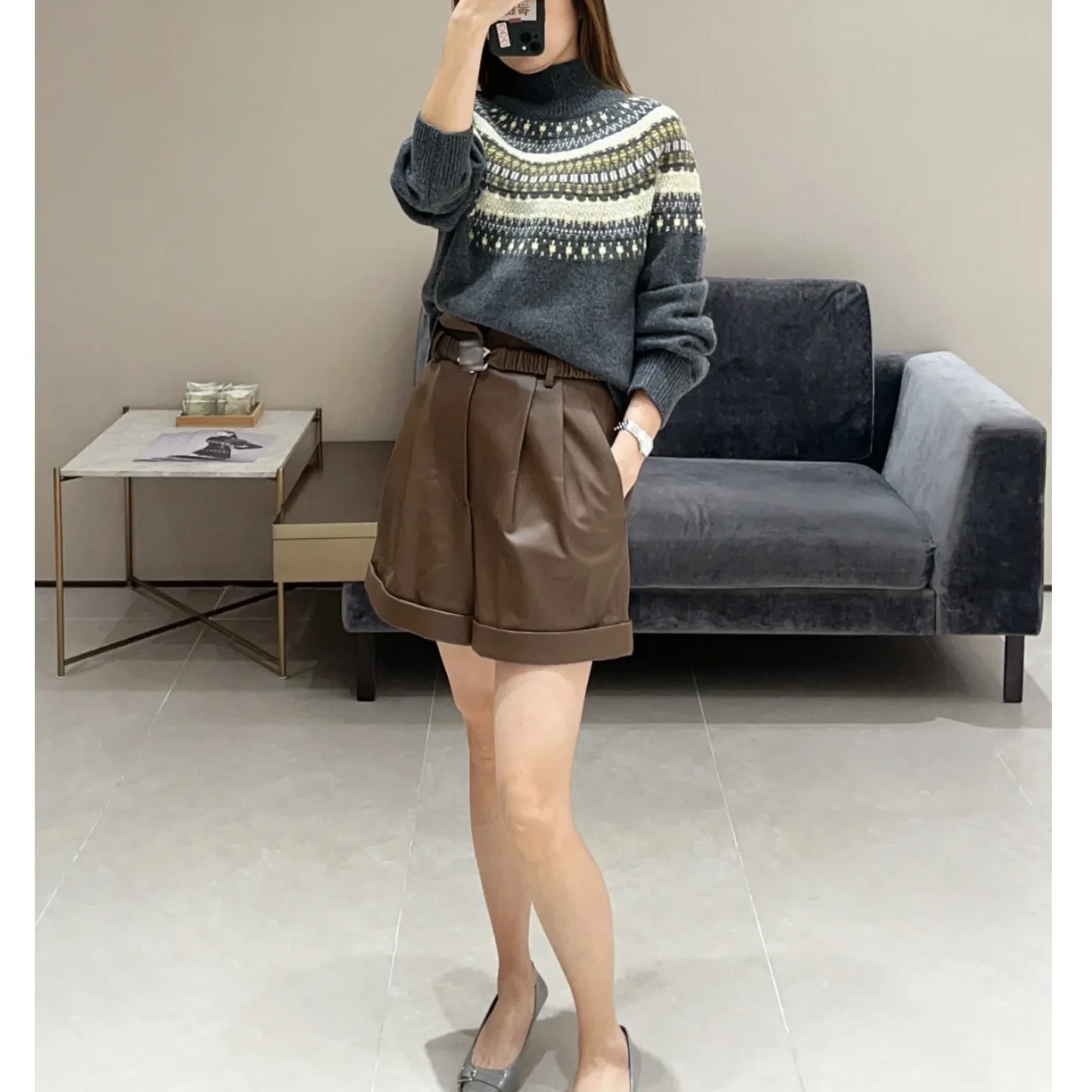 Autumn and winter new retro turtleneck silhouette contrasting pullover Maillard knitted sweater women's sweater
Autumn and winter new retro turtleneck silhouette contrasting pullover Maillard knitted sweater women's sweater
