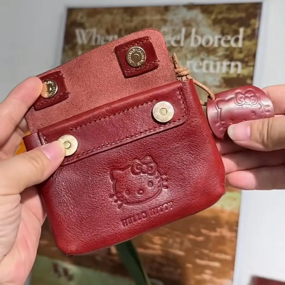 Sanrio Hello Kitty Handmade Red Leather Coin Purse Cute Mini Portable ID Card Carrying Small Card Bag New Simple Design Coin Bag
Sanrio Hello Kitty Handmade Red Leather Coin Purse Cute Mini Portable ID Card Carrying Small Card Bag New Simple Design Coin Bag