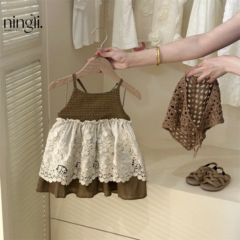 2025Summer New Girls' Retro Embroidered Patchwork Strap Dress Children's Lace Strap Long Dress Trendy
2025Summer New Girls' Retro Embroidered Patchwork Strap Dress Children's Lace Strap Long Dress Trendy