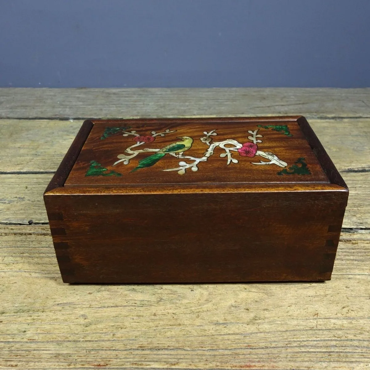 Vintage Rosewood Inlaid Shell Drawer Storage Box Chinese Classical Antique Home Ornament Traditional Handmade Wooden Jewelry Box
Vintage Rosewood Inlaid Shell Drawer Storage Box Chinese Classical Antique Home Ornament Traditional Handmade Wooden Jewelry Box