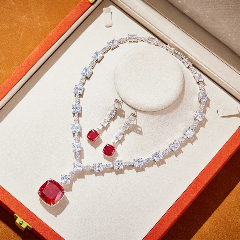 Luxury Designer Earrings Necklace Women Inlay Brilliant Red Square Cubic Zircon Pendant Lady Dinner Party High-end Jewelry Sets
Luxury Designer Earrings Necklace Women Inlay Brilliant Red Square Cubic Zircon Pendant Lady Dinner Party High-end Jewelry Sets