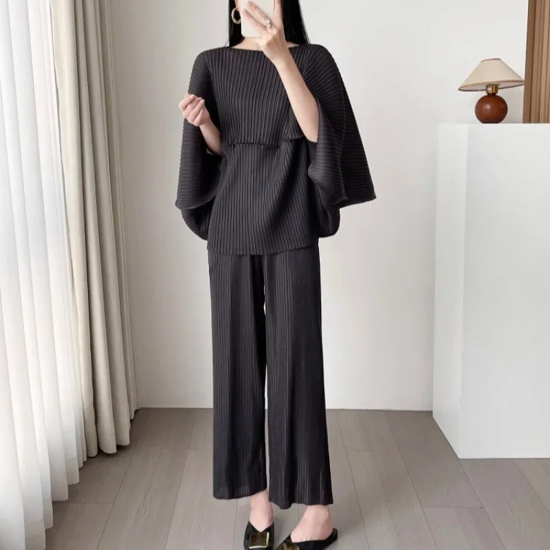 Miyake Pleated T-Shirt 2026 New Summer Loose Batwing Sleeve Cape Lightweight Top Simple Elastic Straight-Leg Pants Women's Set
Miyake Pleated T-Shirt 2026 New Summer Loose Batwing Sleeve Cape Lightweight Top Simple Elastic Straight-Leg Pants Women's Set