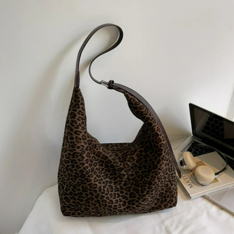 New Retro Leopard Print Casul Crossbody Bag Large Capacity Shoulder Bag for Women Comfortable and Versatile Texture Storage Bags
New Retro Leopard Print Casul Crossbody Bag Large Capacity Shoulder Bag for Women Comfortable and Versatile Texture Storage Bags