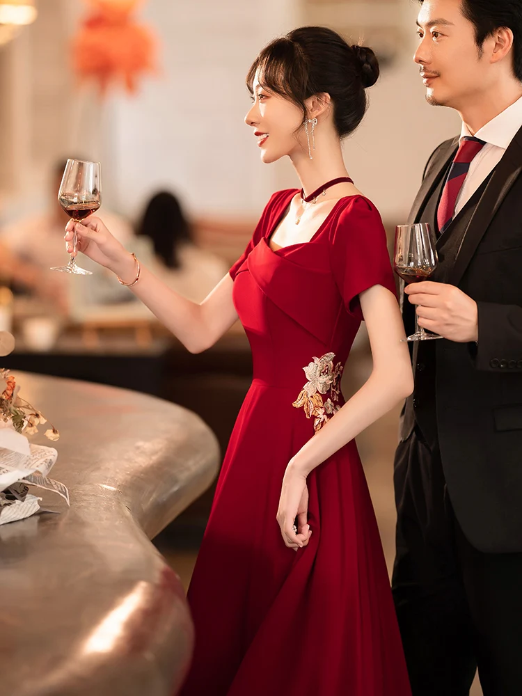 Красное винтажное свадебное платье Ele для женщин с цветочной вышивкой ручной работы, на молнии, с завышенной талией, средней длины
Красное винтажное свадебное платье Ele для женщин с цветочной вышивкой ручной работы, на молнии, с завышенной талией, средней длины