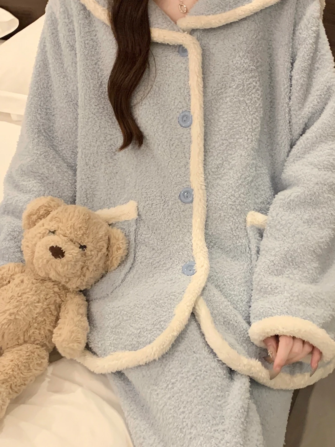 Thickened Coral Fleece Sleepwear Women's Sweet Baby Collar Half Velvet Autumn Winter Warm Home Clothes Blue Long Sleeve Pants
Thickened Coral Fleece Sleepwear Women's Sweet Baby Collar Half Velvet Autumn Winter Warm Home Clothes Blue Long Sleeve Pants