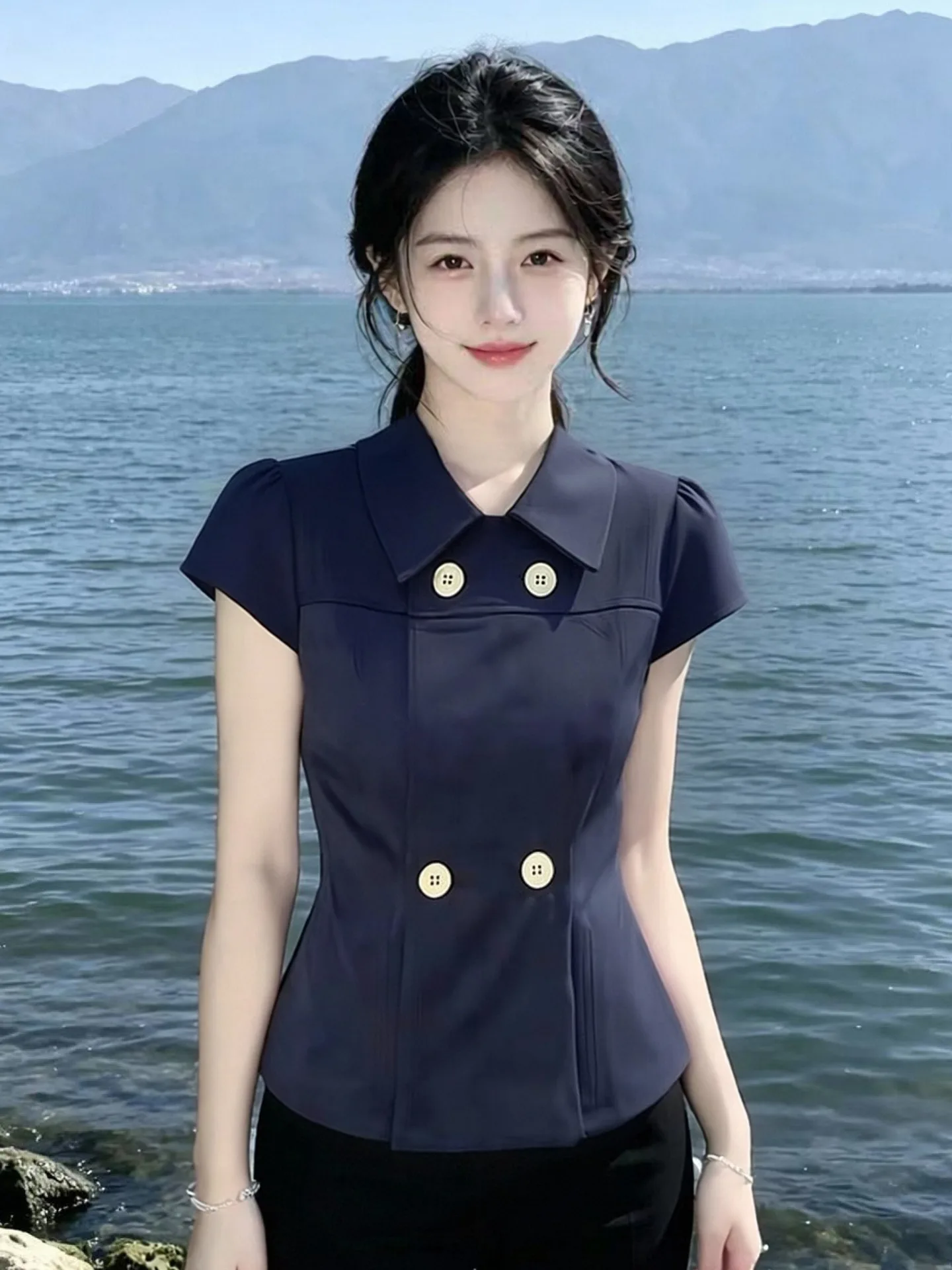 Korean Elegant Collar Shirt Women's Slim Fit Short Sleeve T-Shirt Double Button Versatile Top Trendy City Walk Wear
Korean Elegant Collar Shirt Women's Slim Fit Short Sleeve T-Shirt Double Button Versatile Top Trendy City Walk Wear