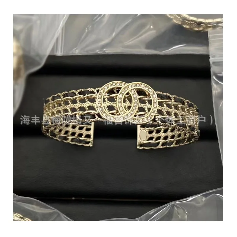 New Double Letter Diamond-encrusted Leather Bracelet Retro Fashion Versatile Premium Bracelet
New Double Letter Diamond-encrusted Leather Bracelet Retro Fashion Versatile Premium Bracelet