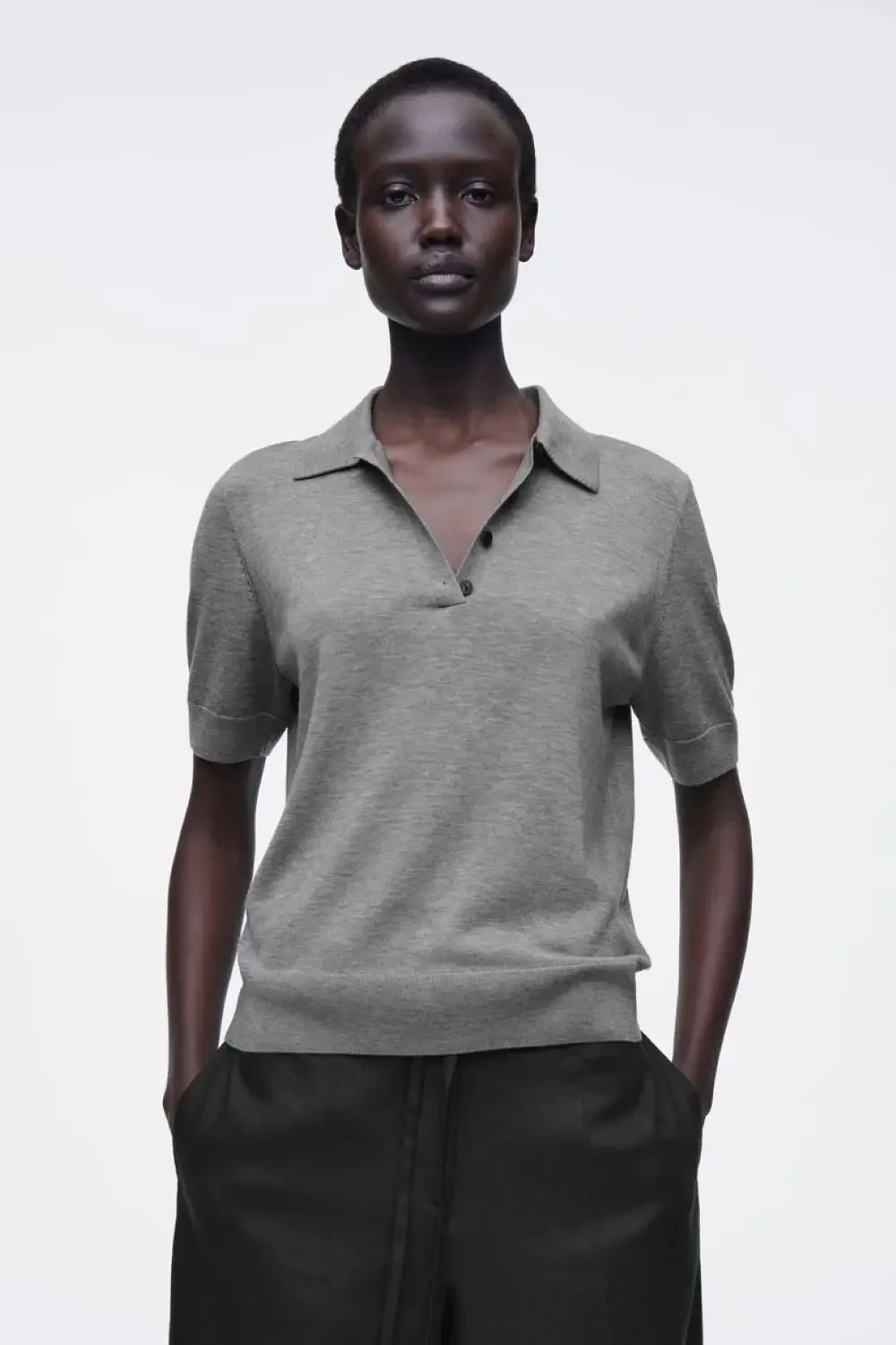 XIMIAN APPAREL 2026 YAZHIMEI cos spring new style of Ladies' casual fashionable and slim-fitting grey wool blend POLO shirt
XIMIAN APPAREL 2026 YAZHIMEI cos spring new style of Ladies' casual fashionable and slim-fitting grey wool blend POLO shirt