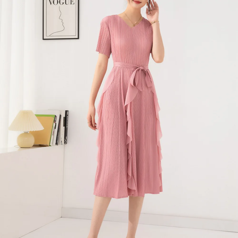 The New 2024 Women's Pleated Summer Three House Ruffled Edge Design Feels Elegant and Fashionable Pleated Waist Slim Dress
The New 2024 Women's Pleated Summer Three House Ruffled Edge Design Feels Elegant and Fashionable Pleated Waist Slim Dress