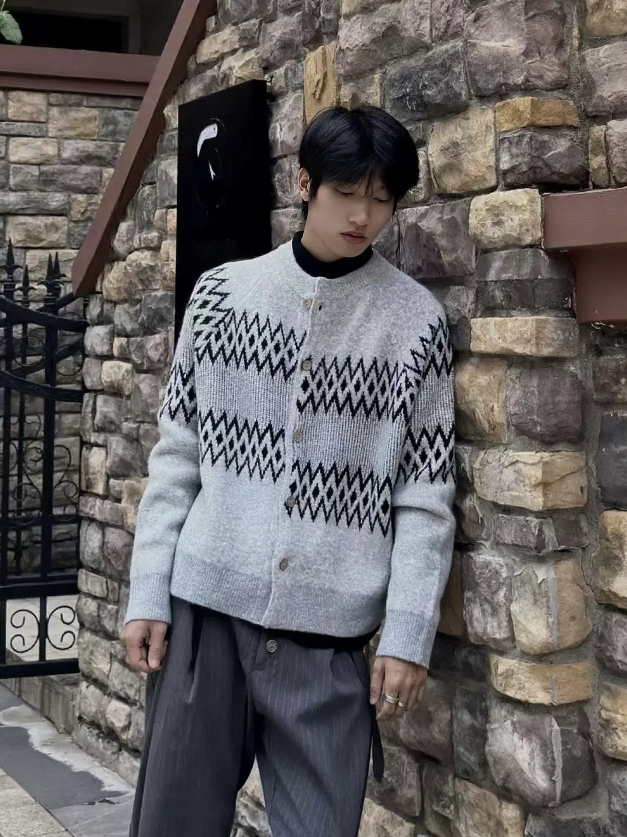 Вязаный кардиган в американском стиле ретро, мужской осенне-зимний ленивый повседневный универсальный свитер для пары, длинный све, круглый Ne
Вязаный кардиган в американском стиле ретро, мужской осенне-зимний ленивый повседневный универсальный свитер для пары, длинный све, круглый Ne