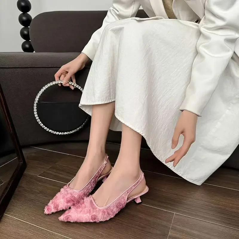 Брендовые дизайнерские женские свадебные туфли-лодочки с сетчатой вышивкой и цветами на спине, сексуальные модельные туфли на высоком каблуке с открытой пяткой для женщин 
Брендовые дизайнерские женские свадебные туфли-лодочки с сетчатой вышивкой и цветами на спине, сексуальные модельные туфли на высоком каблуке с открытой пяткой для женщин