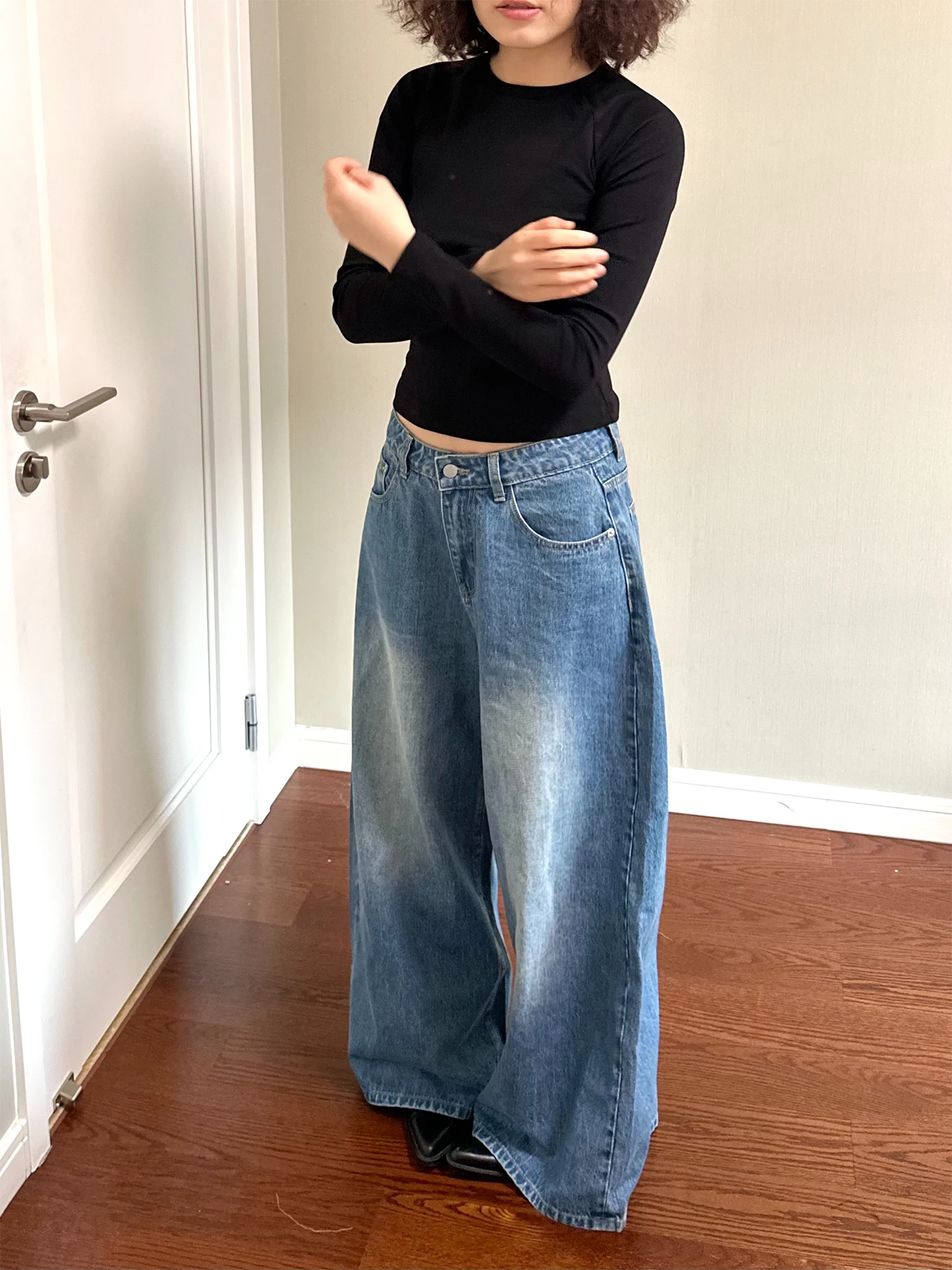 Джинсы с талией в стиле ретро, женские весенне-осенние светло-голубые повседневные свободные узкие широкие брюки с высокой талией и застежкой-молнией
Джинсы с талией в стиле ретро, женские весенне-осенние светло-голубые повседневные свободные узкие широкие брюки с высокой талией и застежкой-молнией