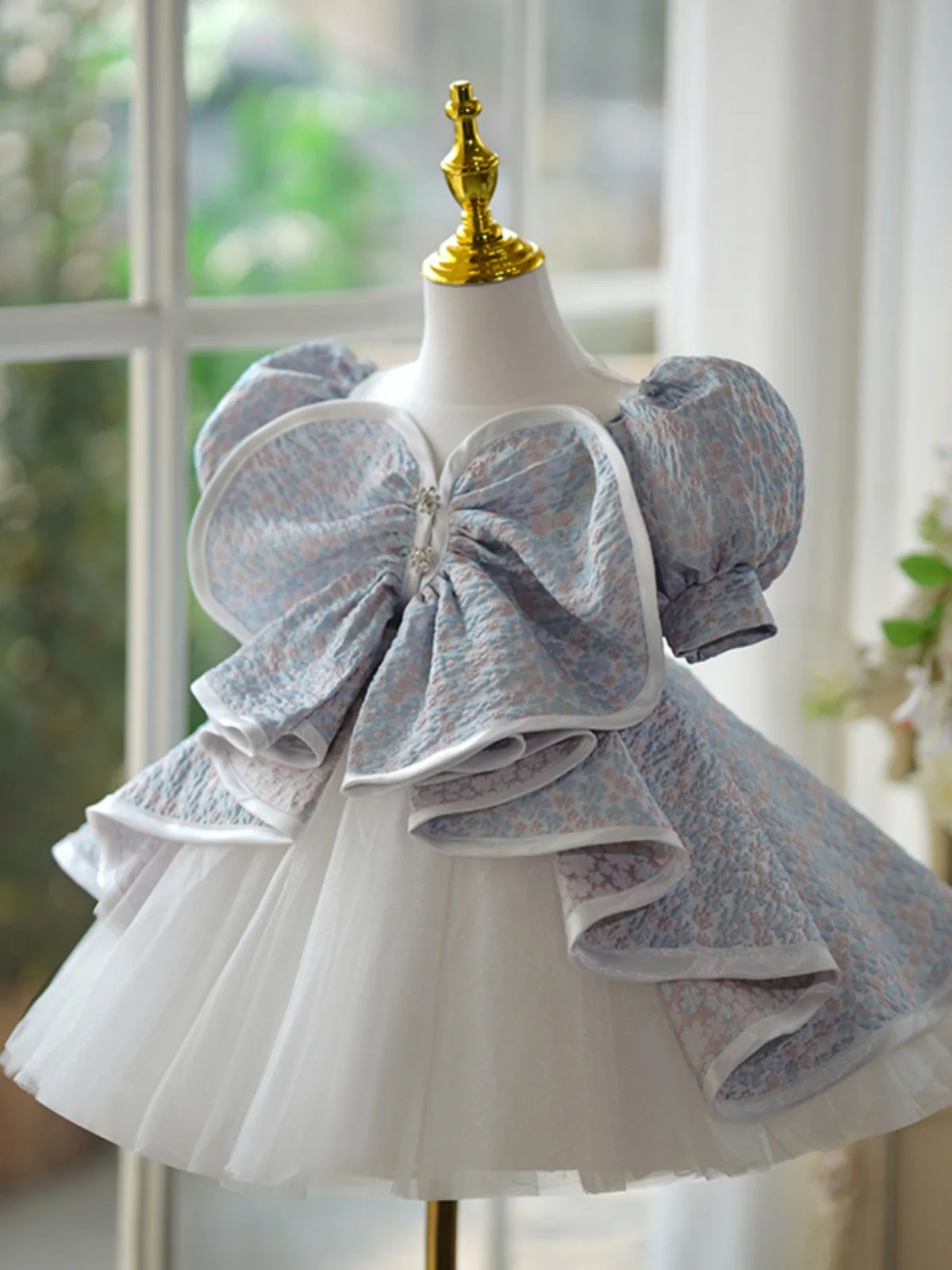 Gorgeous Girls Princess Retro print Palace Dress Children Bow Wedding Gown baby infant Birthday Party Kids Dresses
Gorgeous Girls Princess Retro print Palace Dress Children Bow Wedding Gown baby infant Birthday Party Kids Dresses