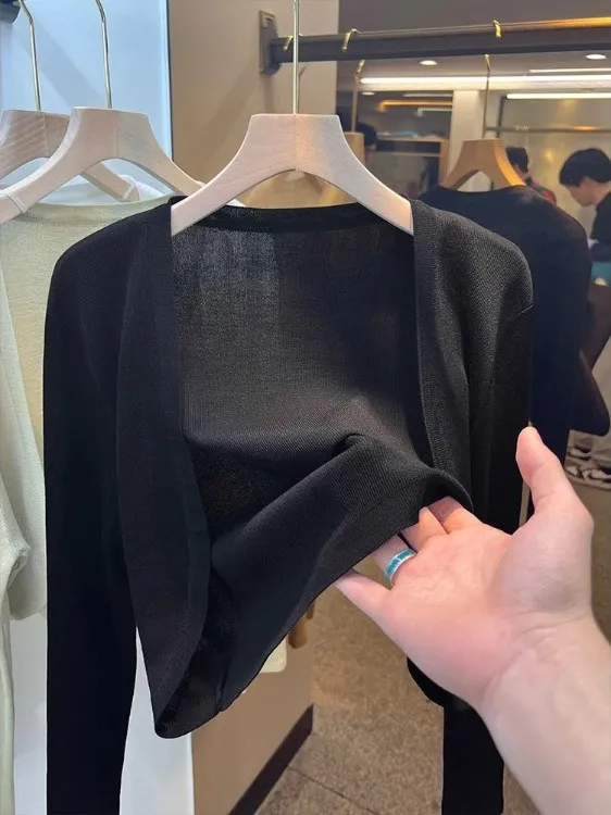 Black Thin Ice Silk Knitted Sun Protection Cardigan Women's Summer Strap Outer Cover Short Style Korean Loose Fit Long Sleeve
Black Thin Ice Silk Knitted Sun Protection Cardigan Women's Summer Strap Outer Cover Short Style Korean Loose Fit Long Sleeve