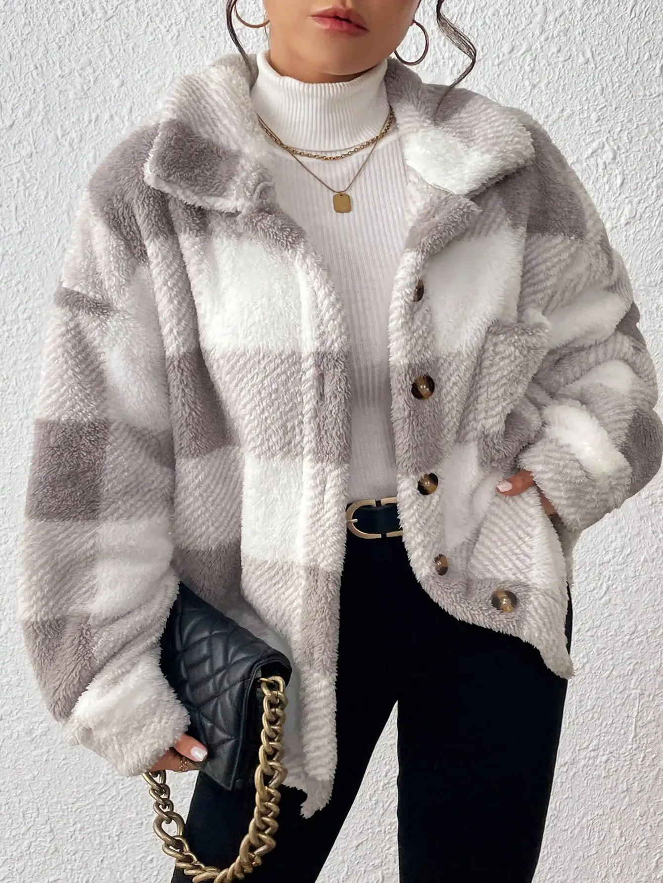 Женская куртка из искусственного меха в клетку, уютное зимнее пальто с длинными рукавами, на пуговицах, с карманами
Женская куртка из искусственного меха в клетку, уютное зимнее пальто с длинными рукавами, на пуговицах, с карманами