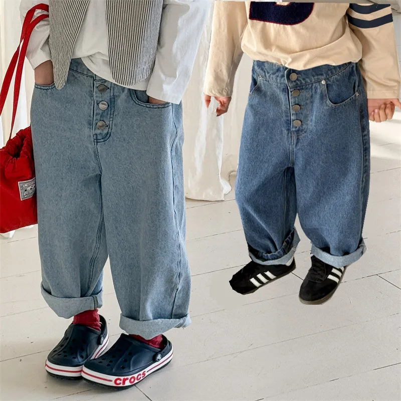 2025 New Kids Jeans Spring Autumn Boys and Girls Solid Color Loose Trousers Multiple Buttons Elastic Waist Children Denim Pants
2025 New Kids Jeans Spring Autumn Boys and Girls Solid Color Loose Trousers Multiple Buttons Elastic Waist Children Denim Pants