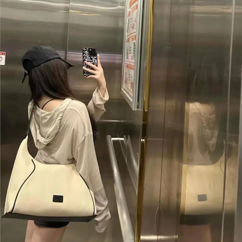 JIAERDI корейская бежевая большая сумка женская кожаная лоскутная большая вместительная сумка на плечо женская модная роскошная пригородная сумка подмышками
JIAERDI корейская бежевая большая сумка женская кожаная лоскутная большая вместительная сумка на плечо женская модная роскошная пригородная сумка подмышками