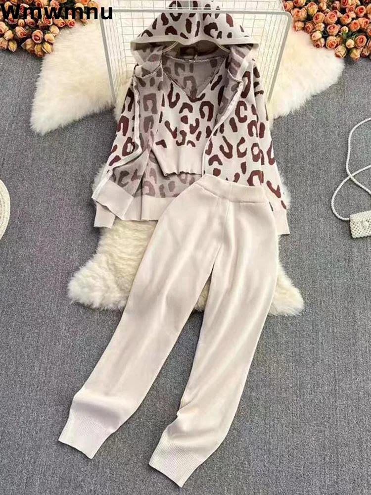 Soft Printed Hoodies Sweater 3 Piece Set Slim Short Vest + Korean Fall Winter Zip Knitwear Cardigan + Baggy Ankle-length Pants
Soft Printed Hoodies Sweater 3 Piece Set Slim Short Vest + Korean Fall Winter Zip Knitwear Cardigan + Baggy Ankle-length Pants