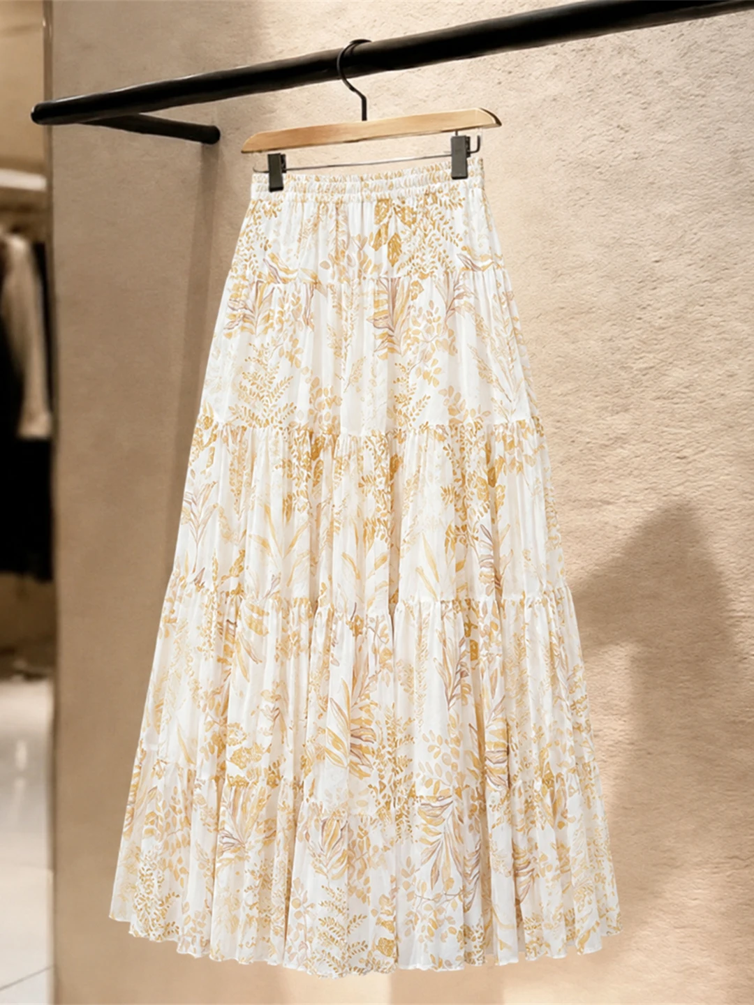 Elegant Floral Print Pleated Midi Skirt High Waist Slimming Cake Style Holiday Vibes Commute Korean Fashion Ladies Skirts
Elegant Floral Print Pleated Midi Skirt High Waist Slimming Cake Style Holiday Vibes Commute Korean Fashion Ladies Skirts